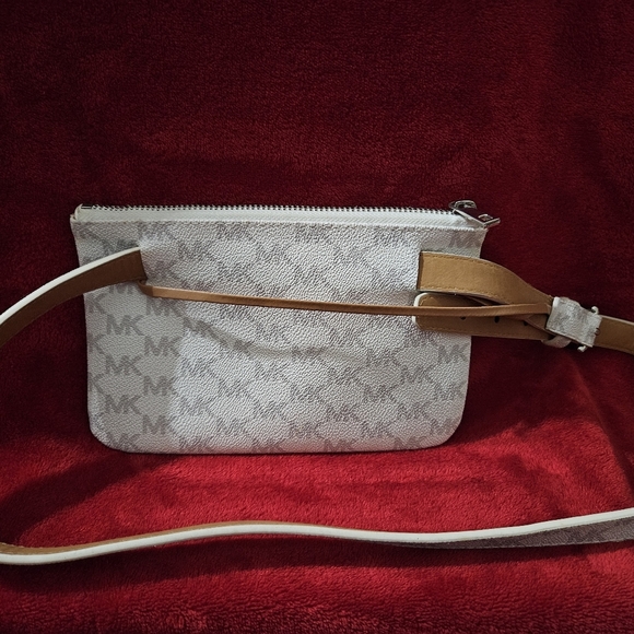 Michael Kors-Belt Bag-White & Gray Signature - Picture 2 of 11